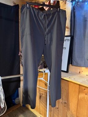 Scrubstar Straight-Leg Scrub Pants in Charcoal Gray